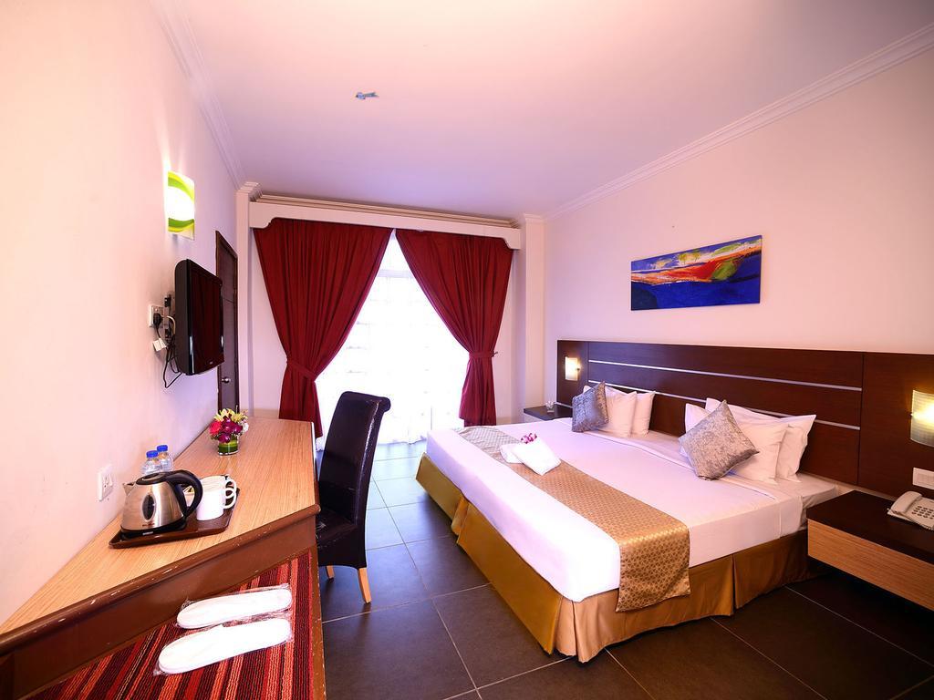 Bella Vista Express Hotel Pantai Cenang  Εξωτερικό φωτογραφία